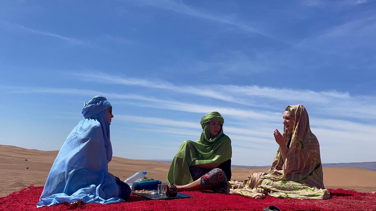 Bivouac Les Nomades & Foum Zguid To Chegaga Tours Hotel Bagian luar foto