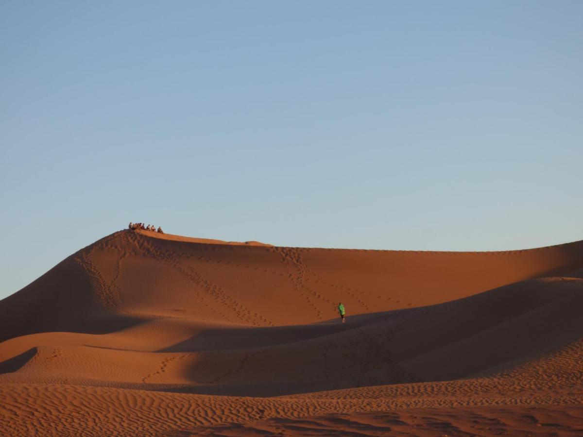 Bivouac Les Nomades & Foum Zguid To Chegaga Tours Hotel Bagian luar foto